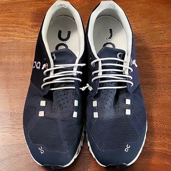 On Cloud sneakers - Picture 1 of 8